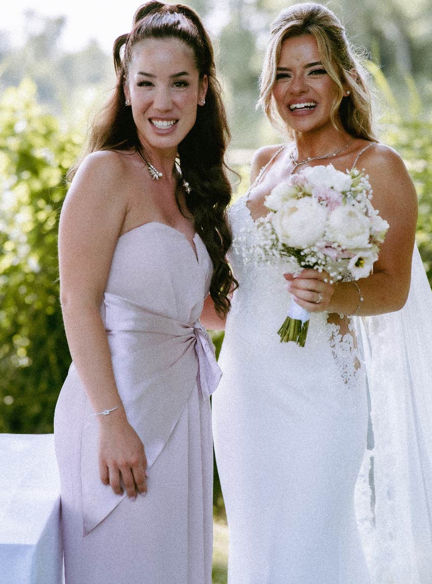 woman threatens to kick sister out of wedding if she doesn't wear modest dress