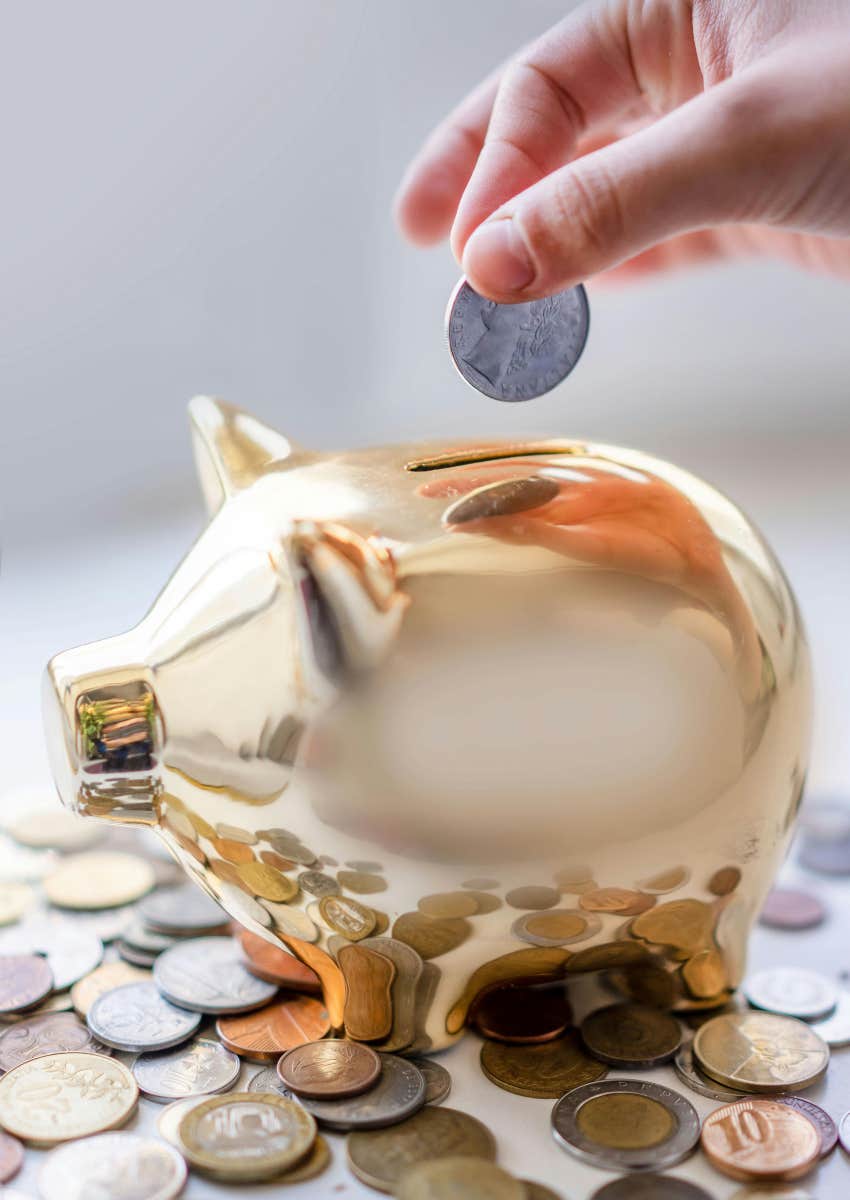 Man 'Throws Out' His Pregnant Girlfriend Because She's Bad With Money