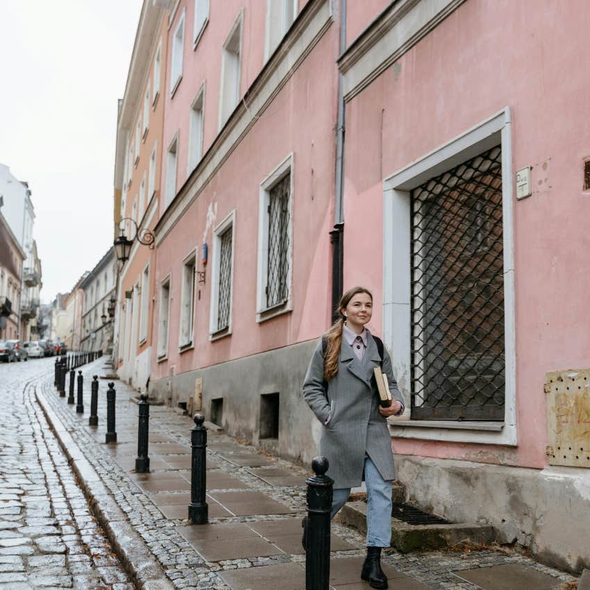 A Woman Who Spent Over 4 Years Living Abroad Says She's A Shell Of A Human Being After Moving Back To America